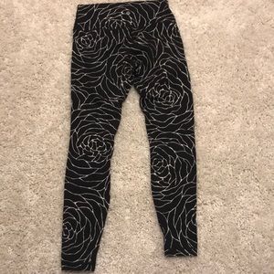 Black and white Lululemon leggings